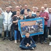 photo groupée avec la bannière